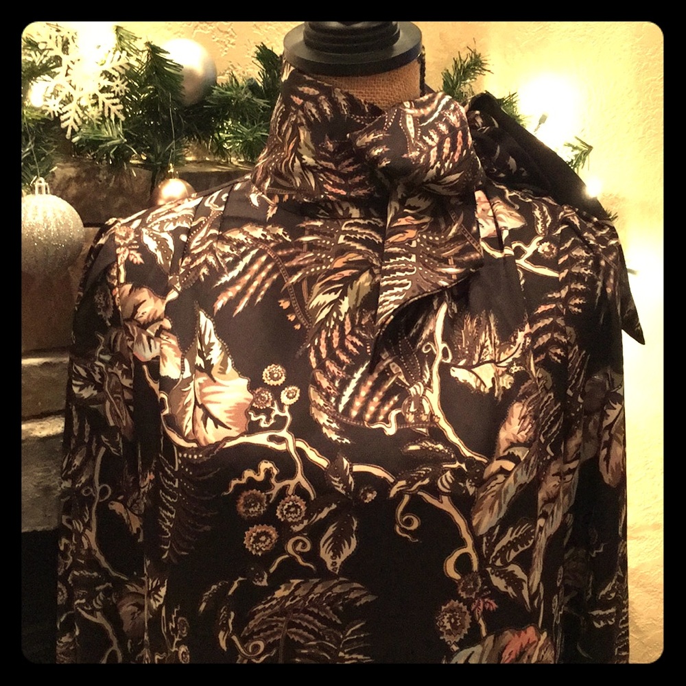 NWT...Banana Republic Leaf Print Blouse! 🌿